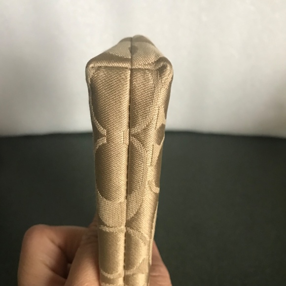 Coach Khaki/Pink Canvas Leather Signature C Corner Zip Pleated Wristlet - Picture 6 of 16